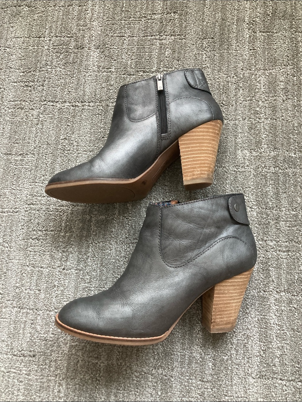 Lucky Brand LK-Ubiza Black Metal Goma Ankle Block Booties